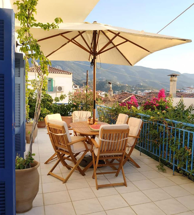 stylish veranda apartment in centre of poros town
